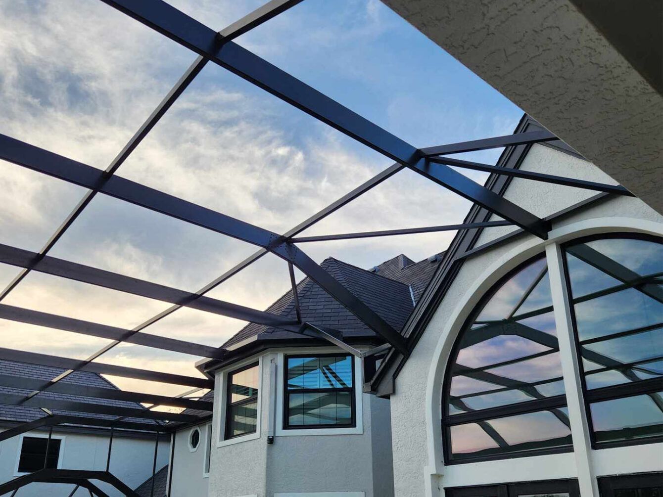 A house with a glass roof and a lot of windows