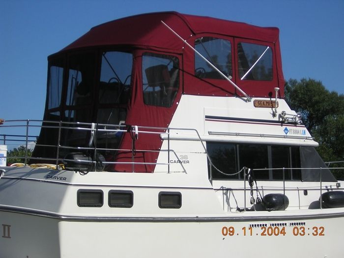 A white and red boat with the date 09.11.2004 on the side