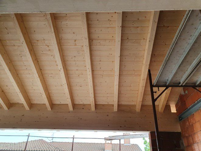 travi in legno dopo il rifacimento del tetto a Pavia