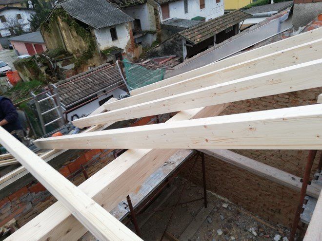strutture tetti in legno e tegole