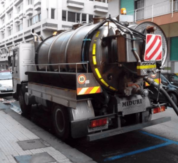 Autospurgo per disostruzione pozzo nero