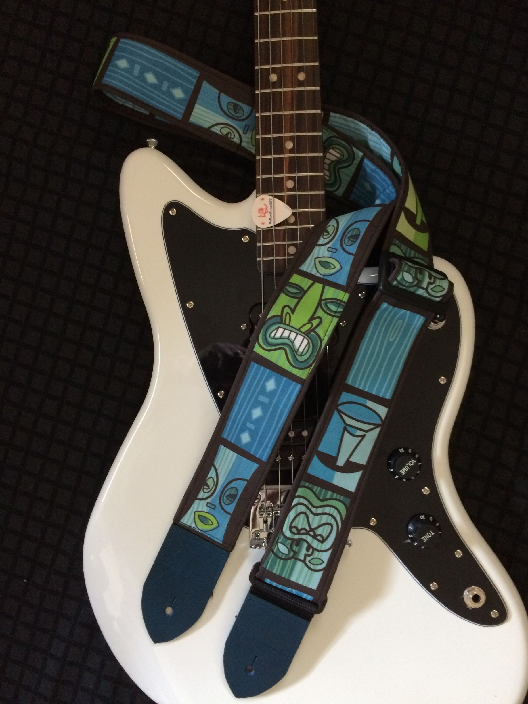 Moonlight tiki groove guitar strap