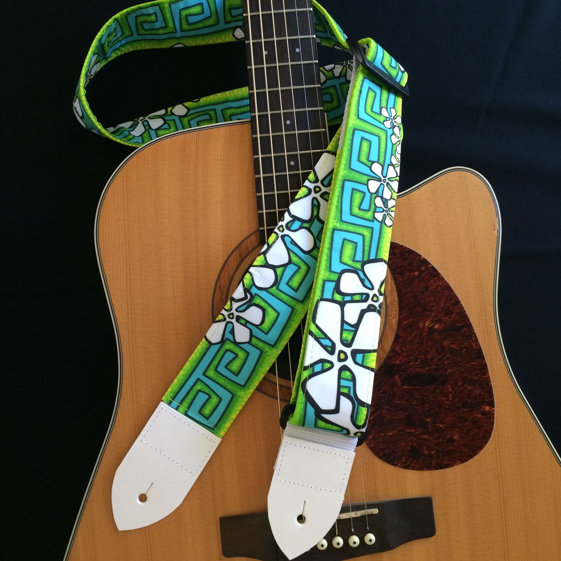Electric island groove guitar strap