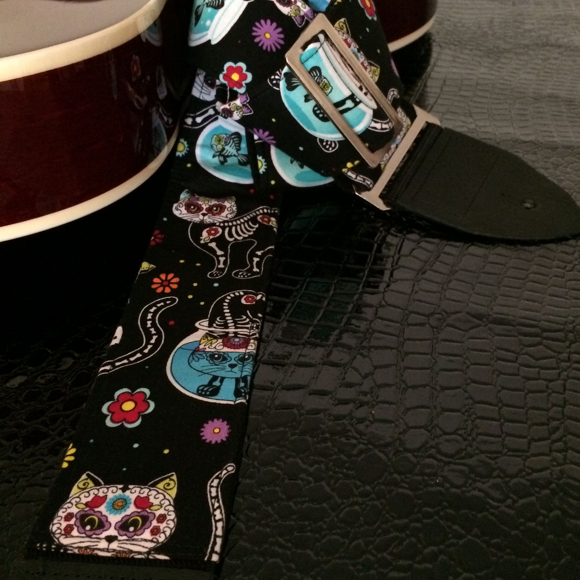 Feline fiesta guitar strap