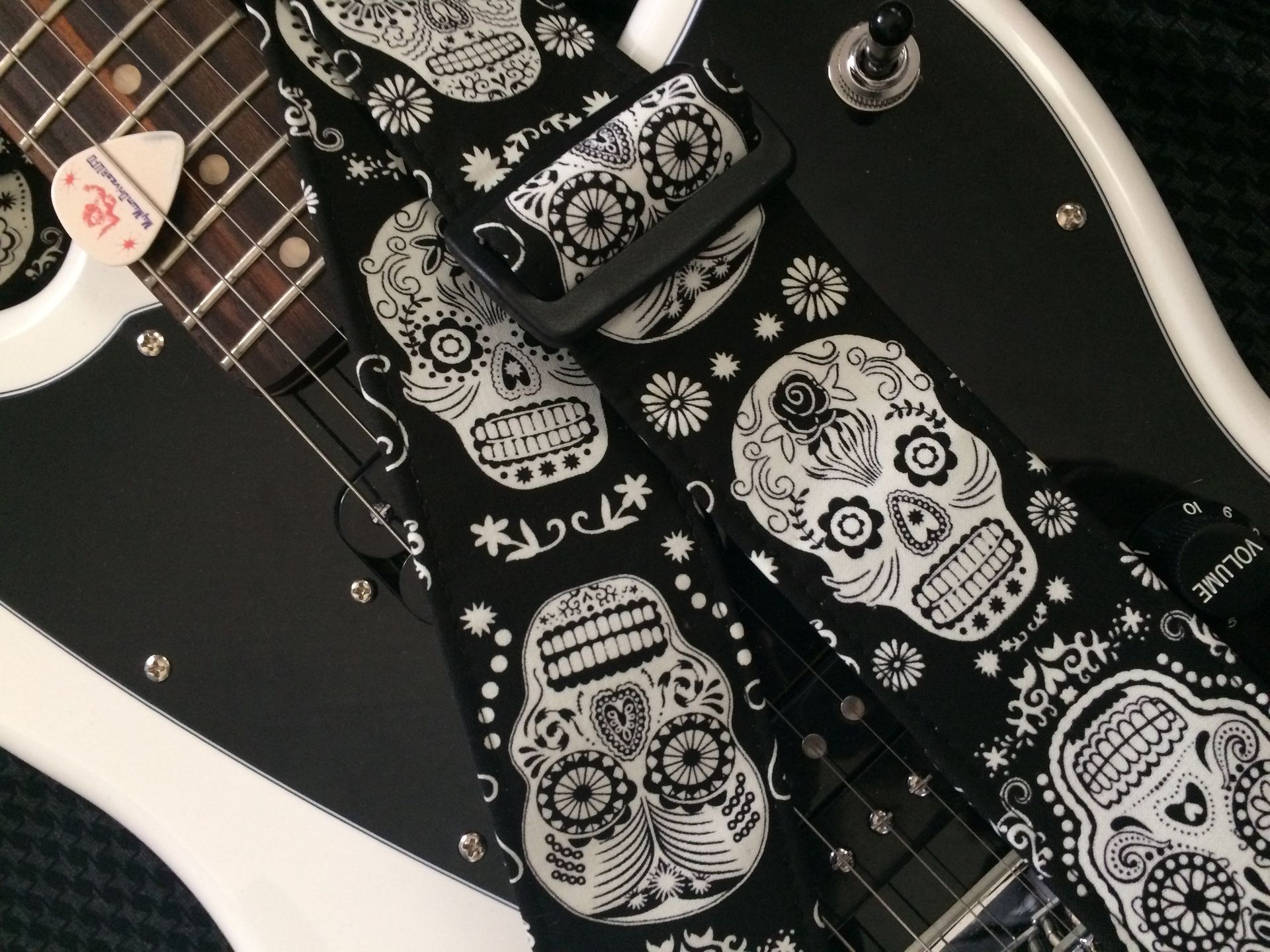 Midnight calavera noir guitar strap