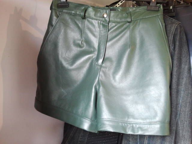 Groene leren short