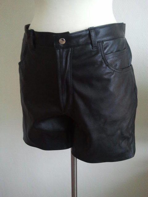 Zwarte leren short