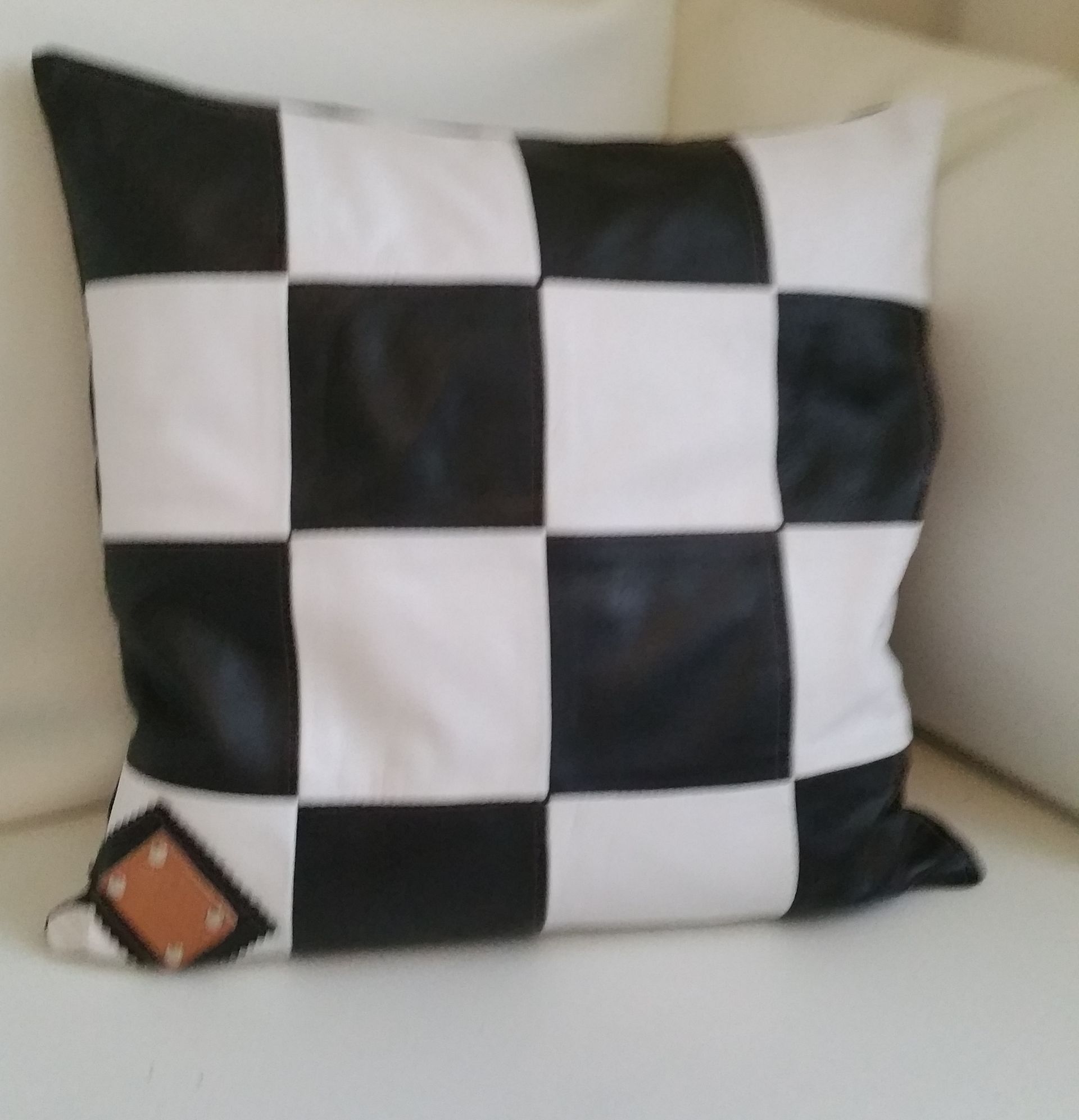 Zwart wit geruit leren sierkussen
