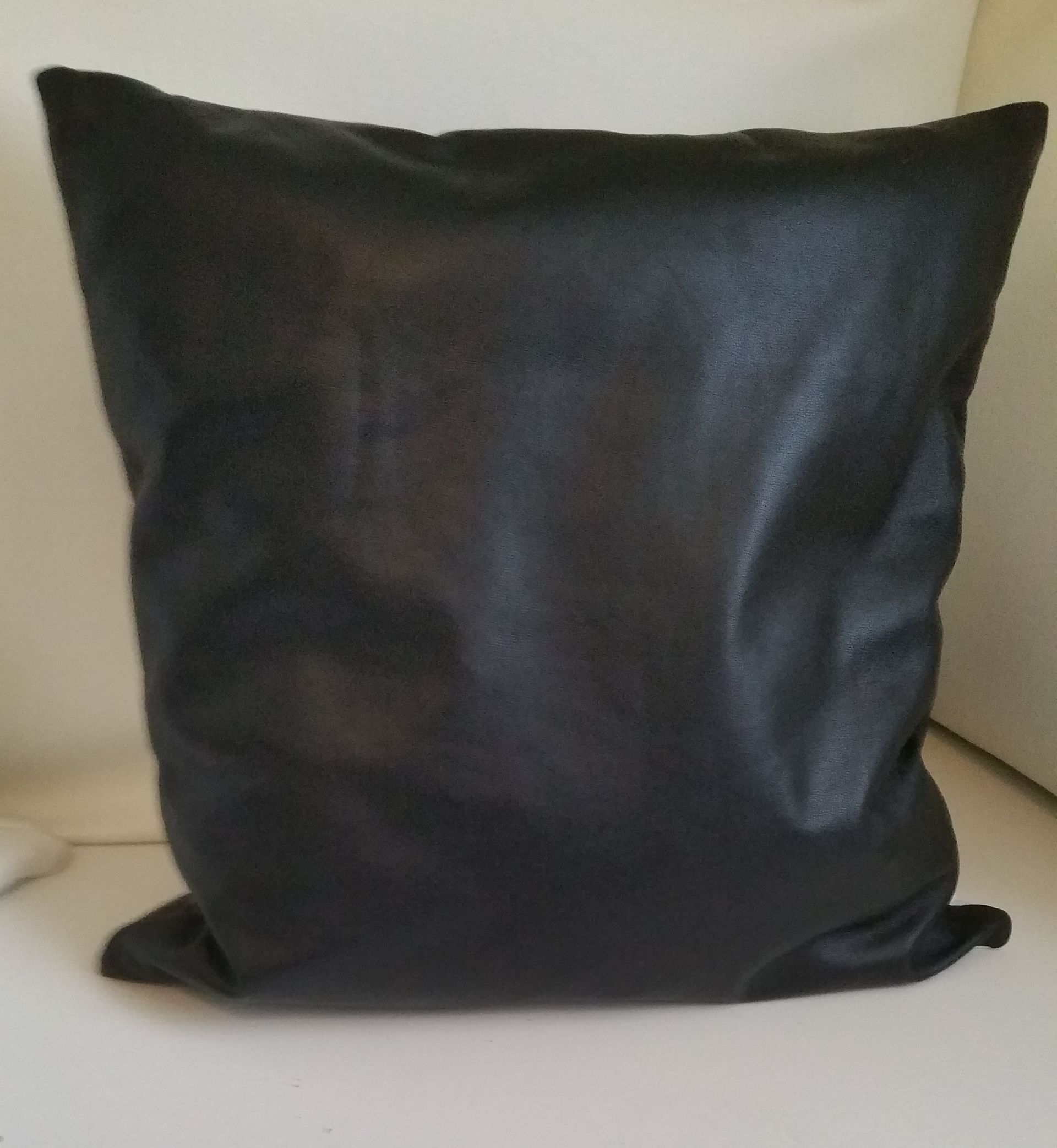 Zwart leren sierkussen