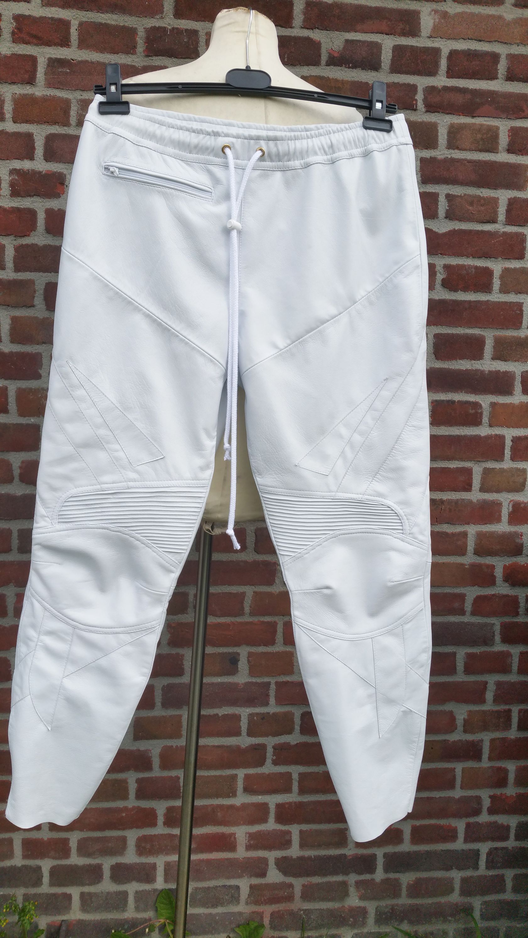 Joggingbroek model in motorstijl 