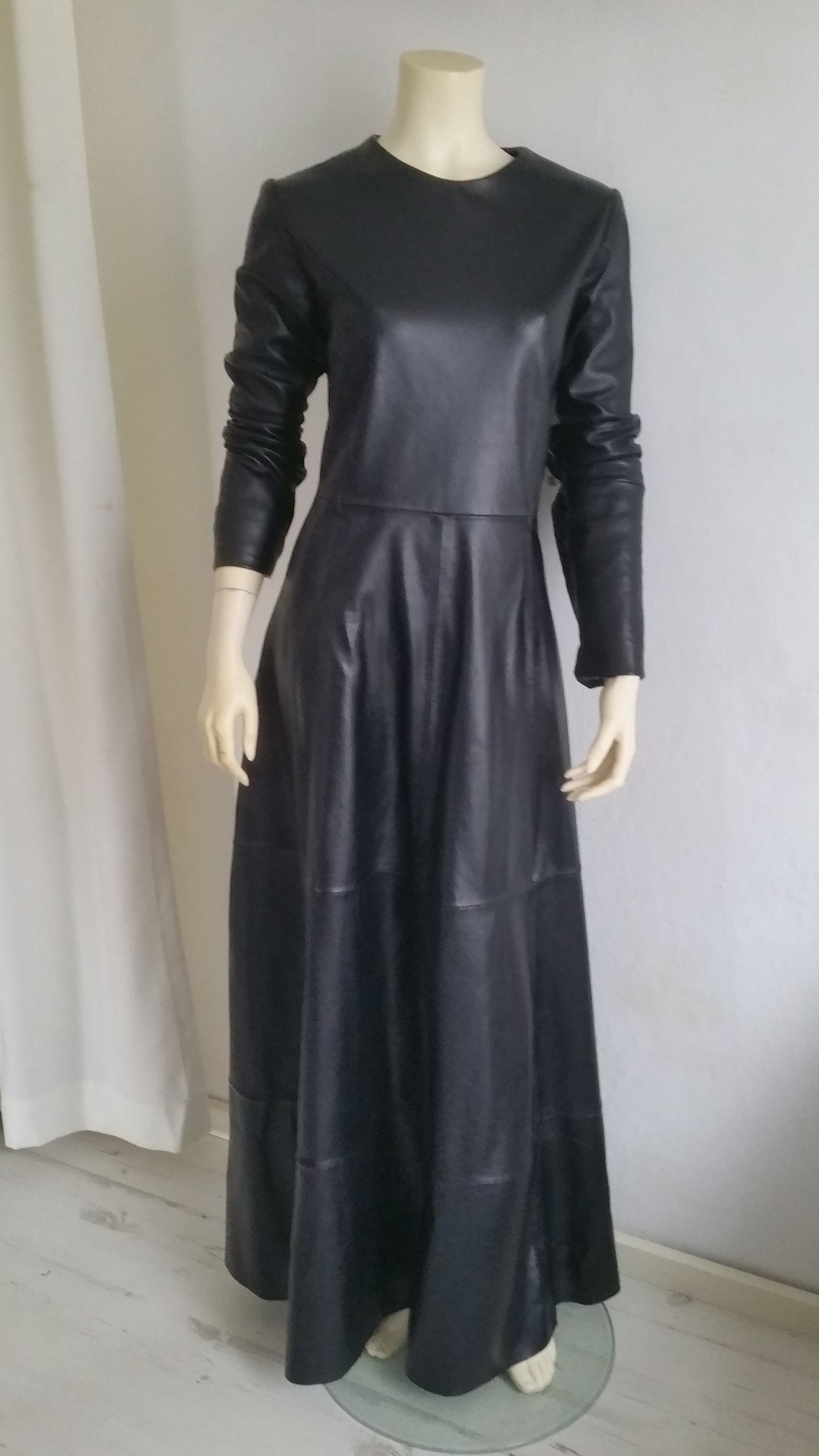 Zwarte lange wijde  leren jurk