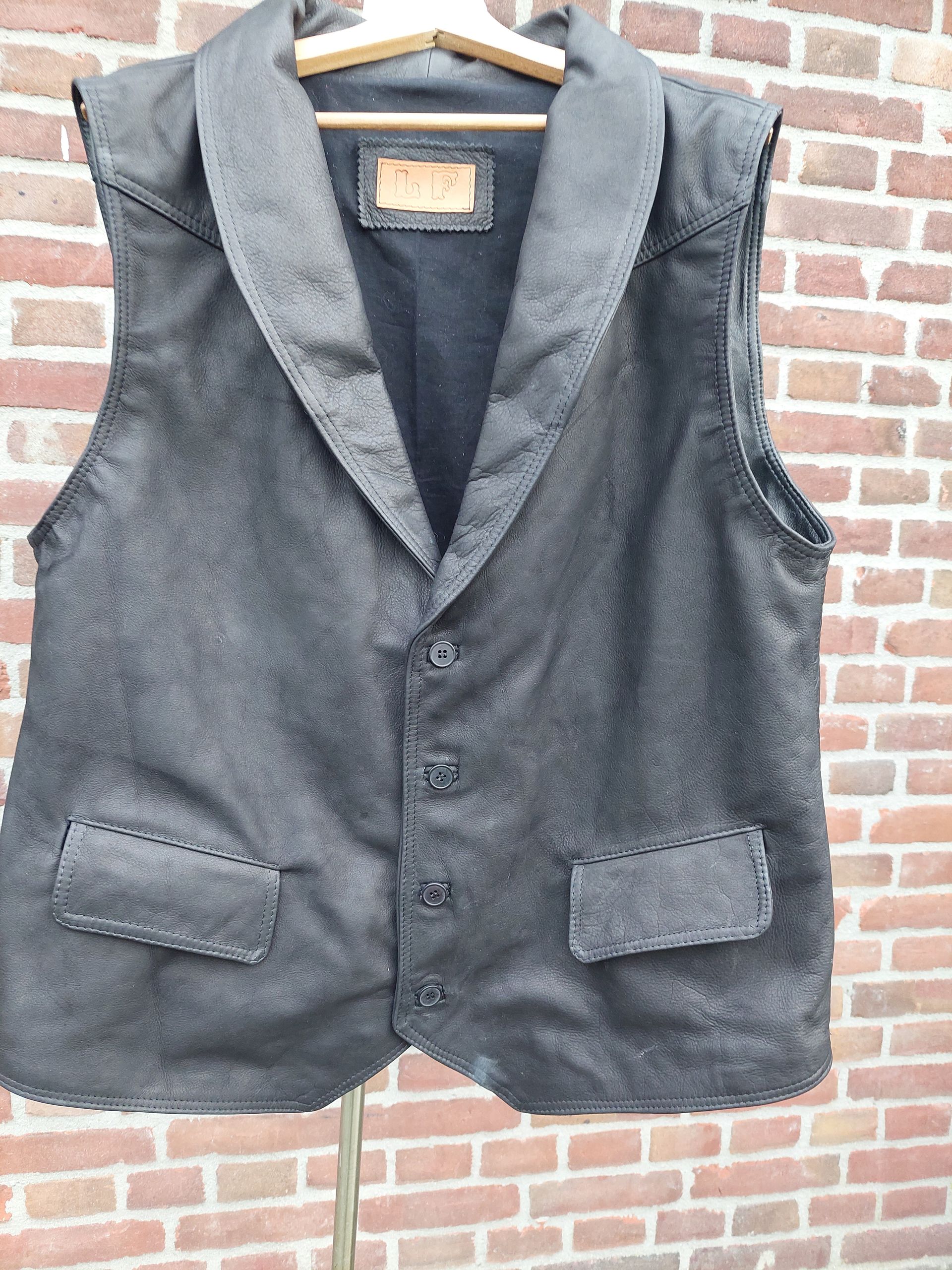 Zwart gilet met sjaalkraag