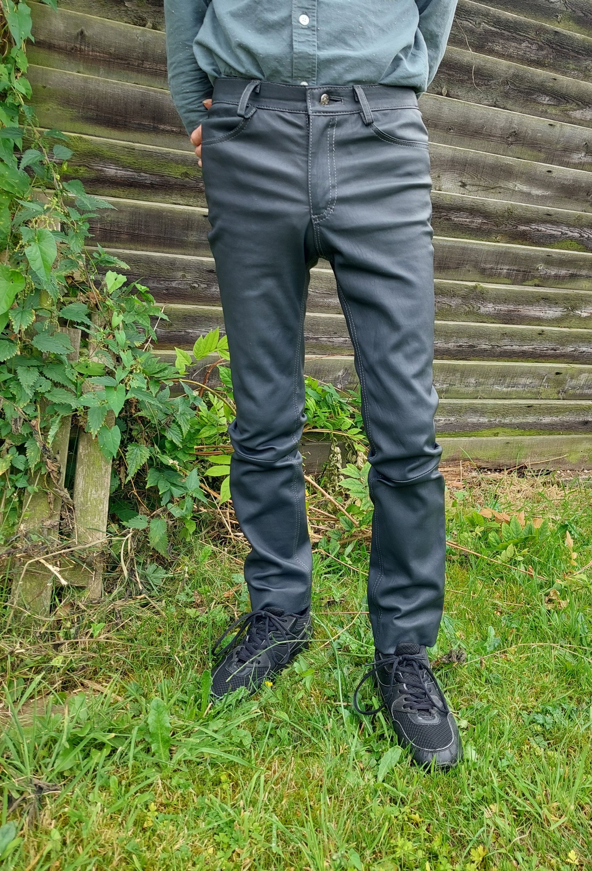 Grijze leren stretch broek