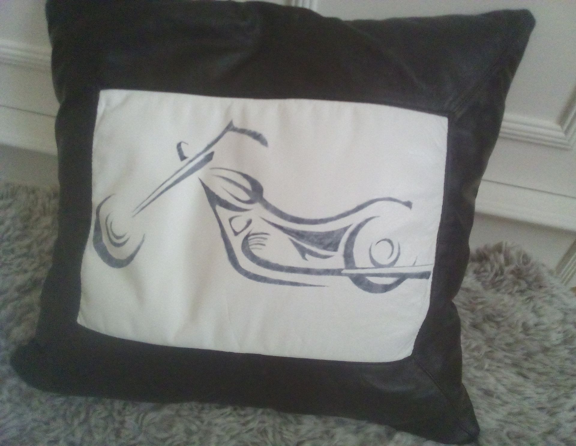 Beschilderd leren sierkussen