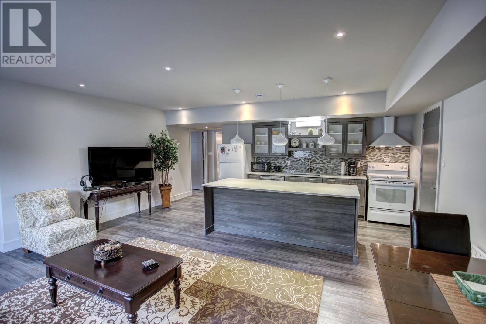 BURSEY TRADITIONAL KITCHEN BY YOURSTYLE KITCHENS