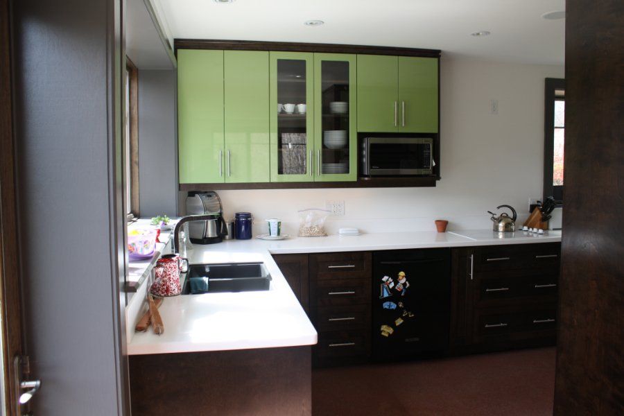 GREEN CONTEMPORARY KITCHEN: BY YOURSTYLE KITCHENS