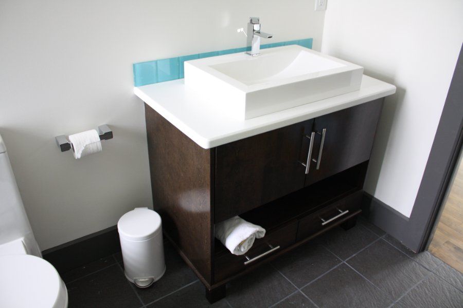 GREEN CONTEMPORARY KITCHEN: BY YOURSTYLE KITCHENS