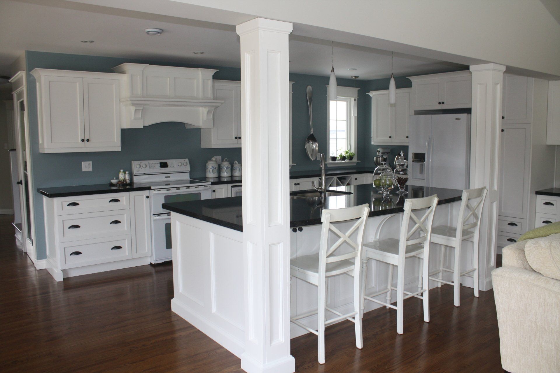 LEWIS TRANSITIONAL KITCHEN BY YOURSTYLE KITCHENS