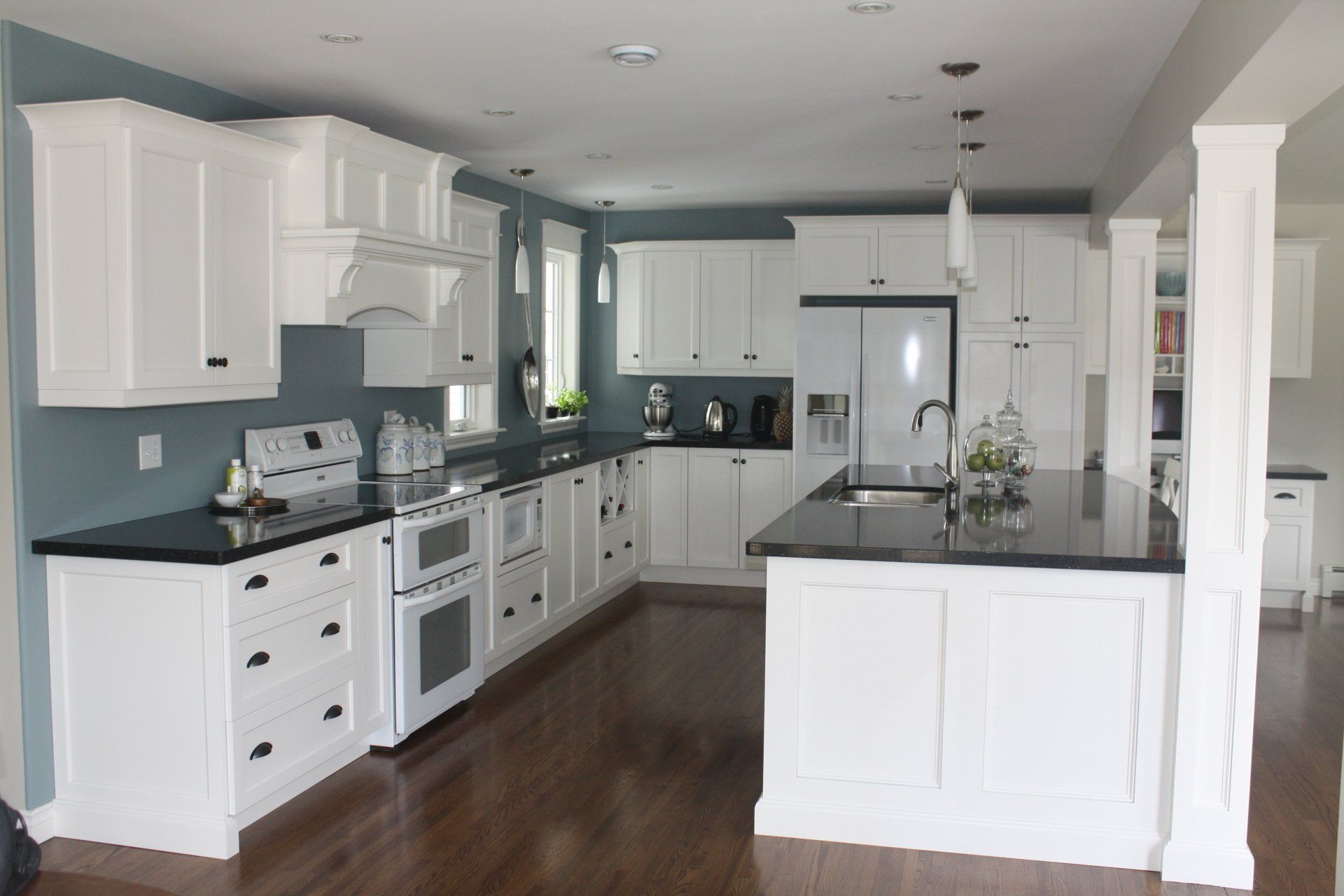 LEWIS TRANSITIONAL KITCHEN BY YOURSTYLE KITCHENS