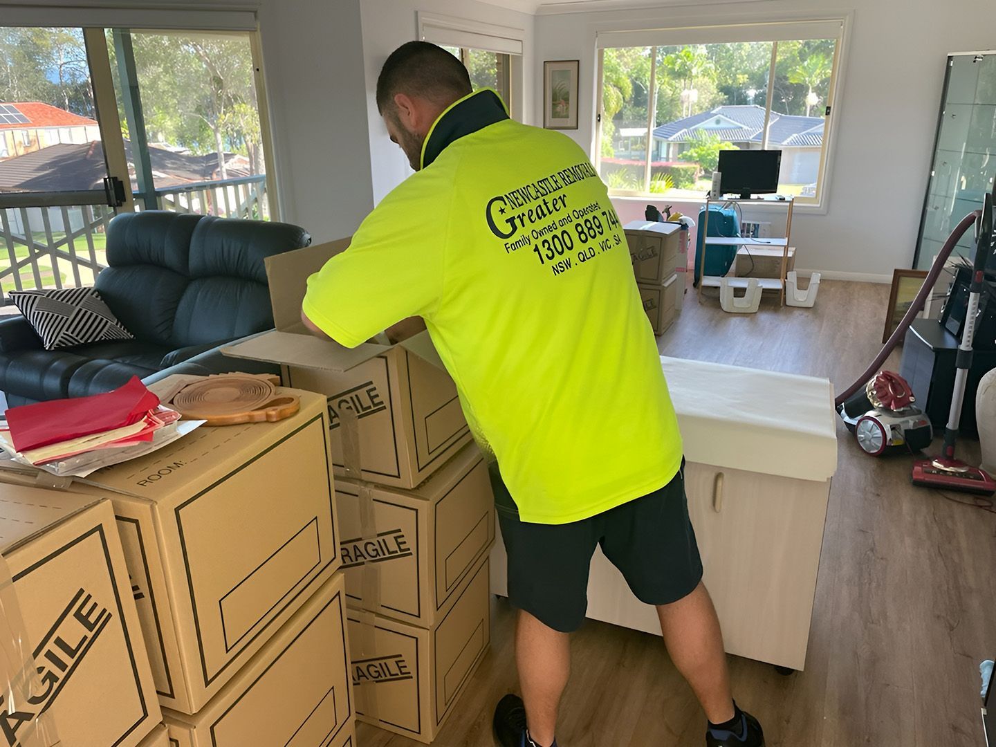 Removalist Packing Fragile Boxes