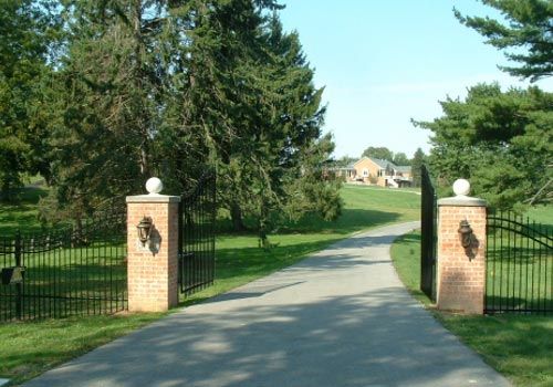 Entrance Gate — Fort Wayne, IN — Arrow Fence