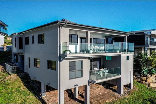House on Sloping Site — Red Emperor Constructions in Cannonvale, QLD