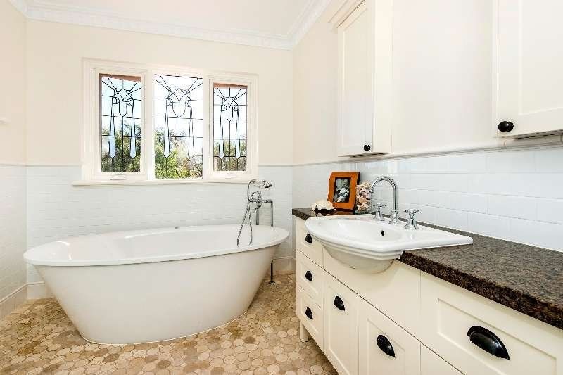 traditional-bathrooms 5