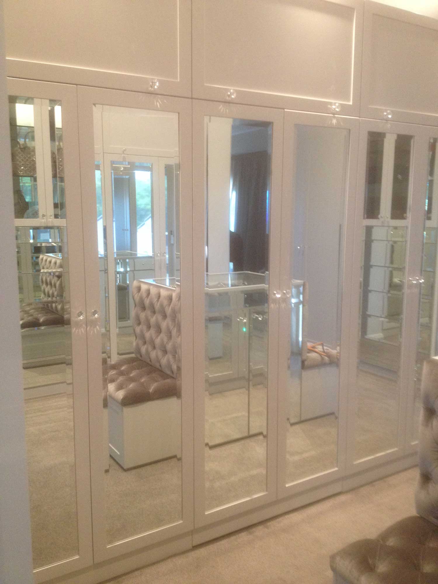 Cabinet with mirrors