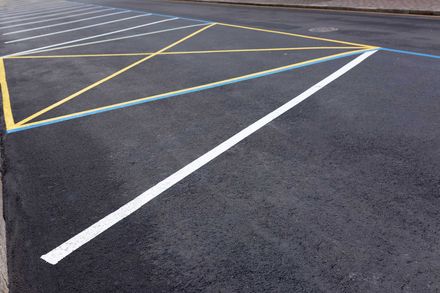 Parking lines on the road markings 
