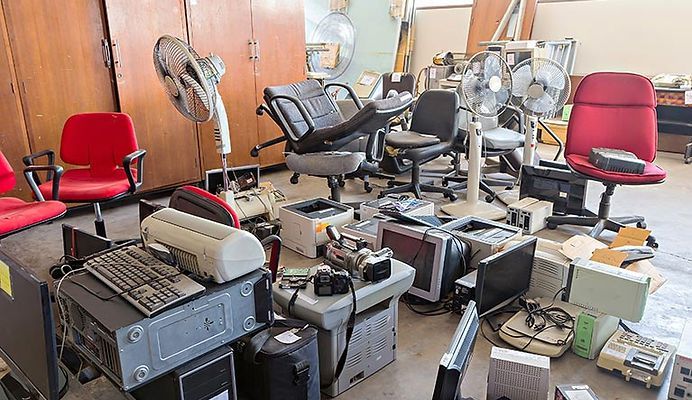 A room filled with lots of computer equipment and chairs.