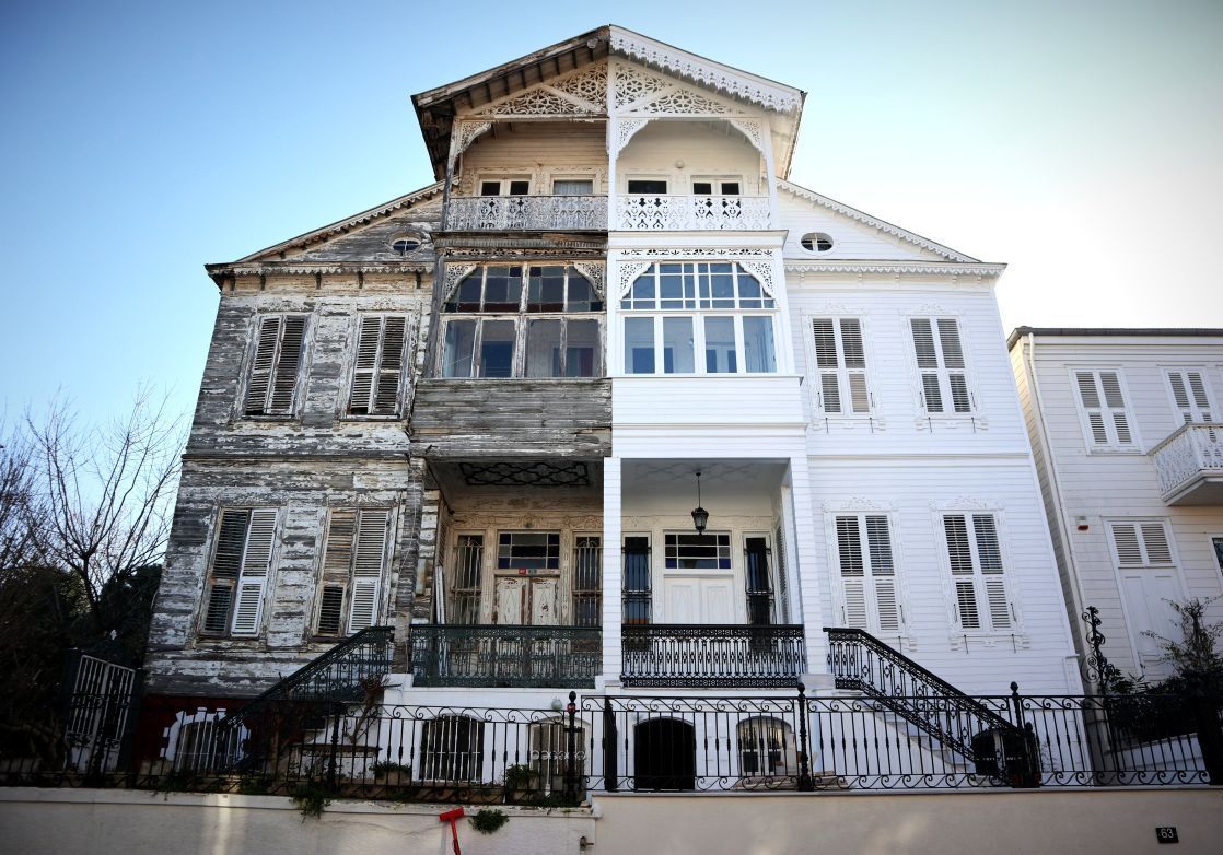 A before and after photo of a large white house