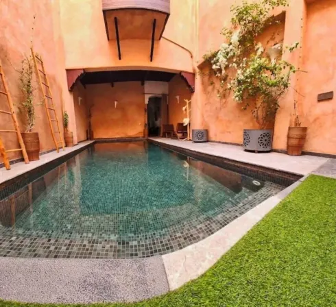 A large swimming pool in the middle of a courtyard