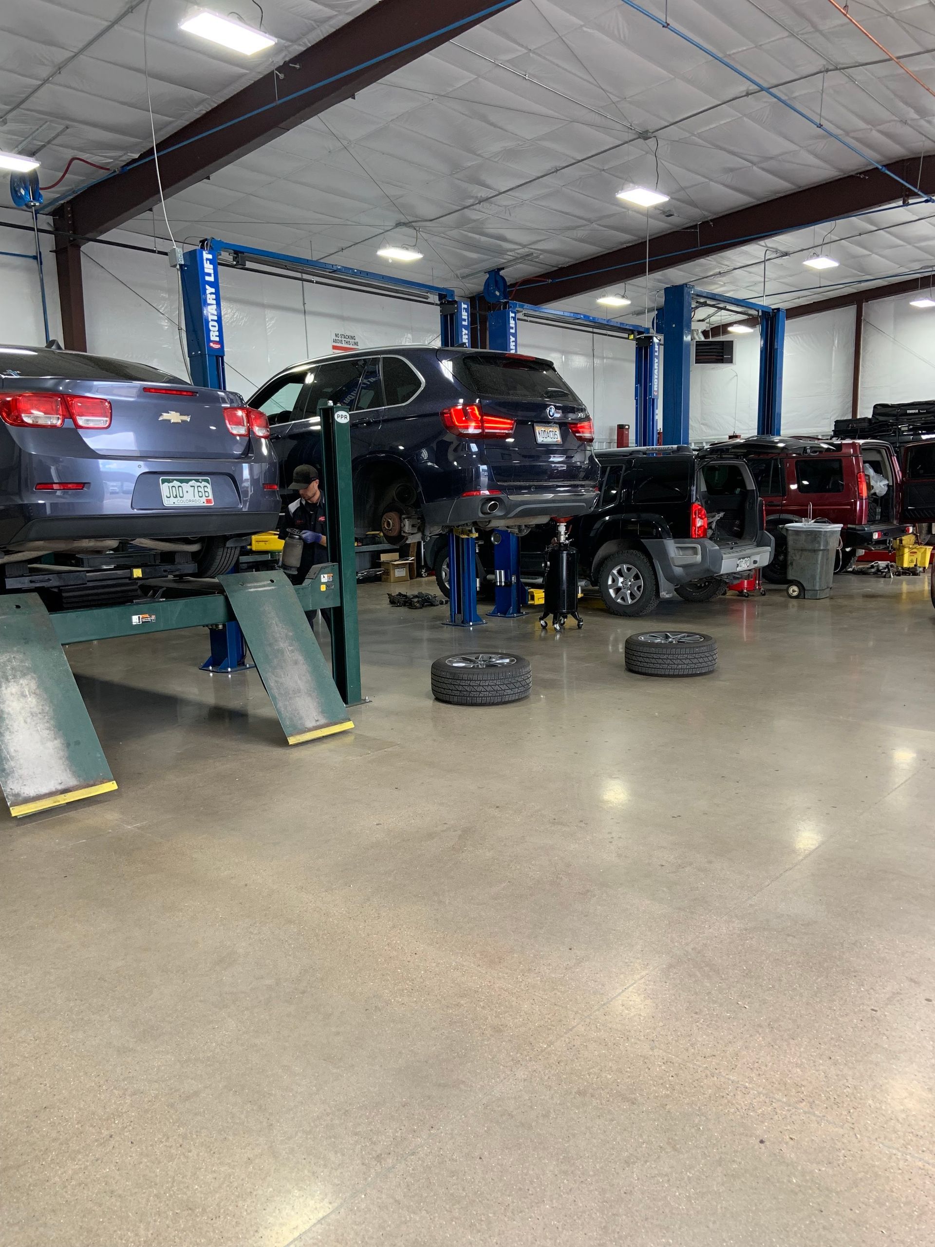 PPR Automotive with several cars on lifts | PPR Automotive