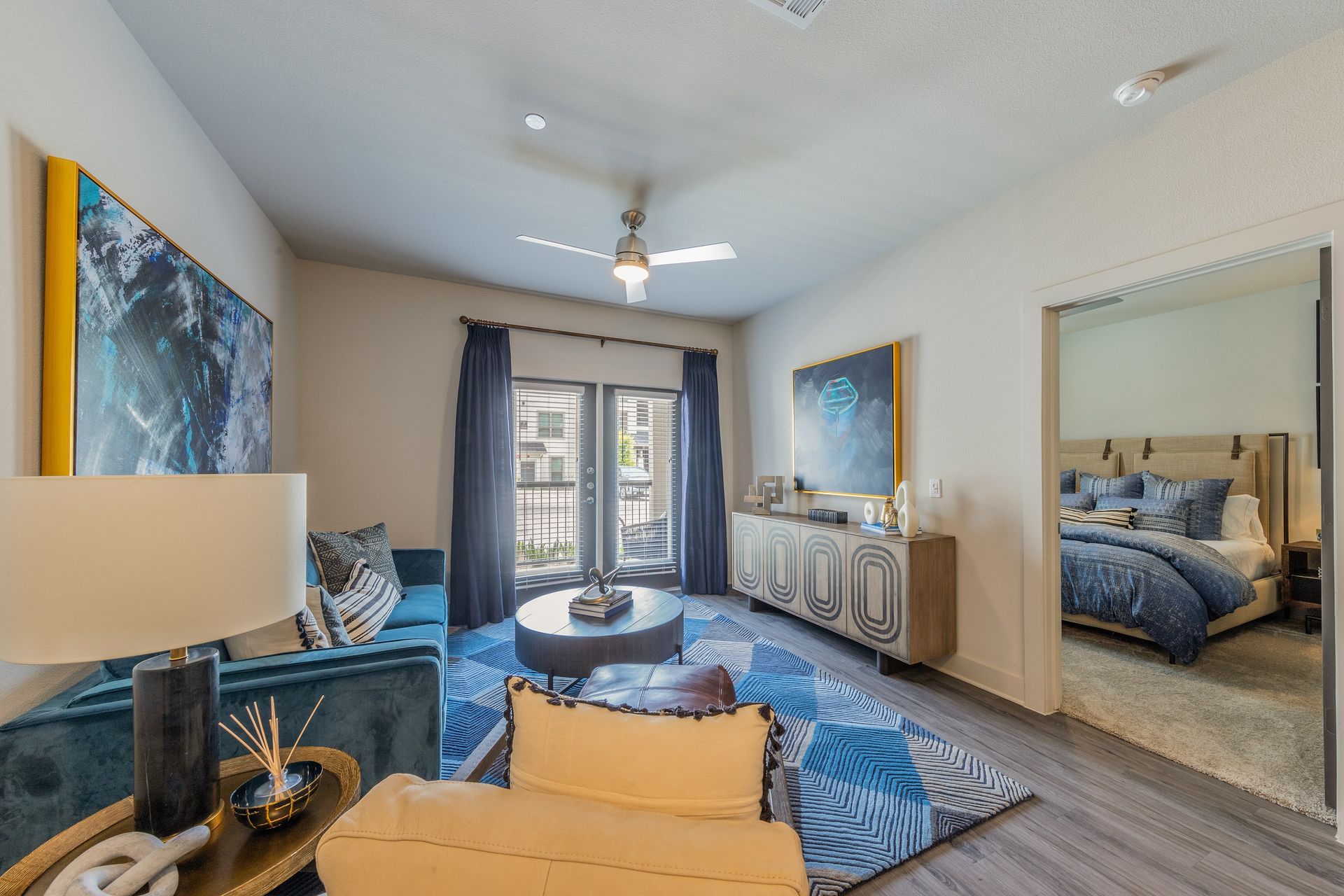 Living room at Palmetto Pointe in San Antonio, TX.