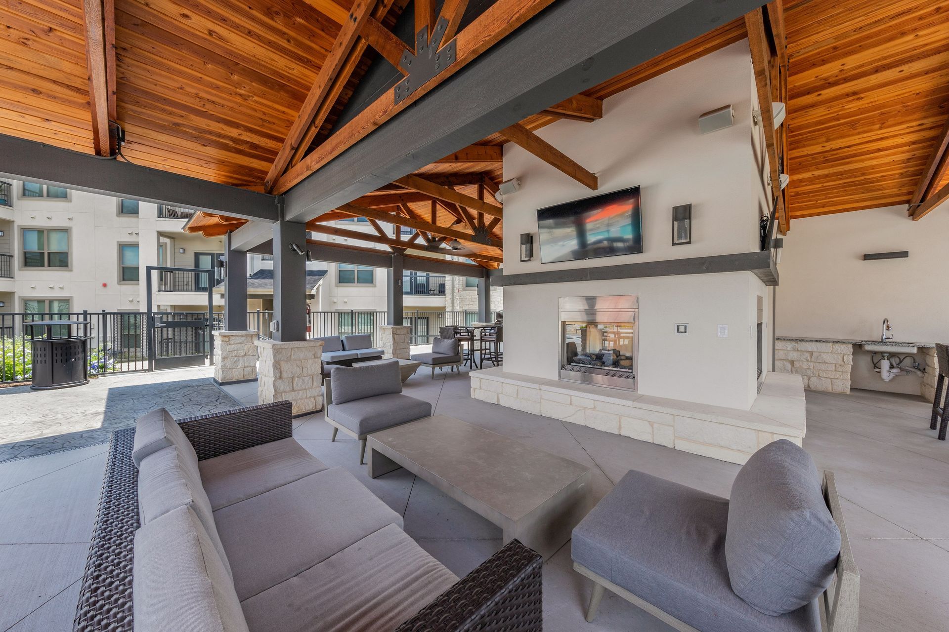 Lounge area at Palmetto Pointe in San Antonio, TX.