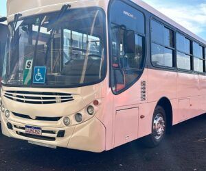 Ônibus da viação São Bento modelo suburbano estacionado