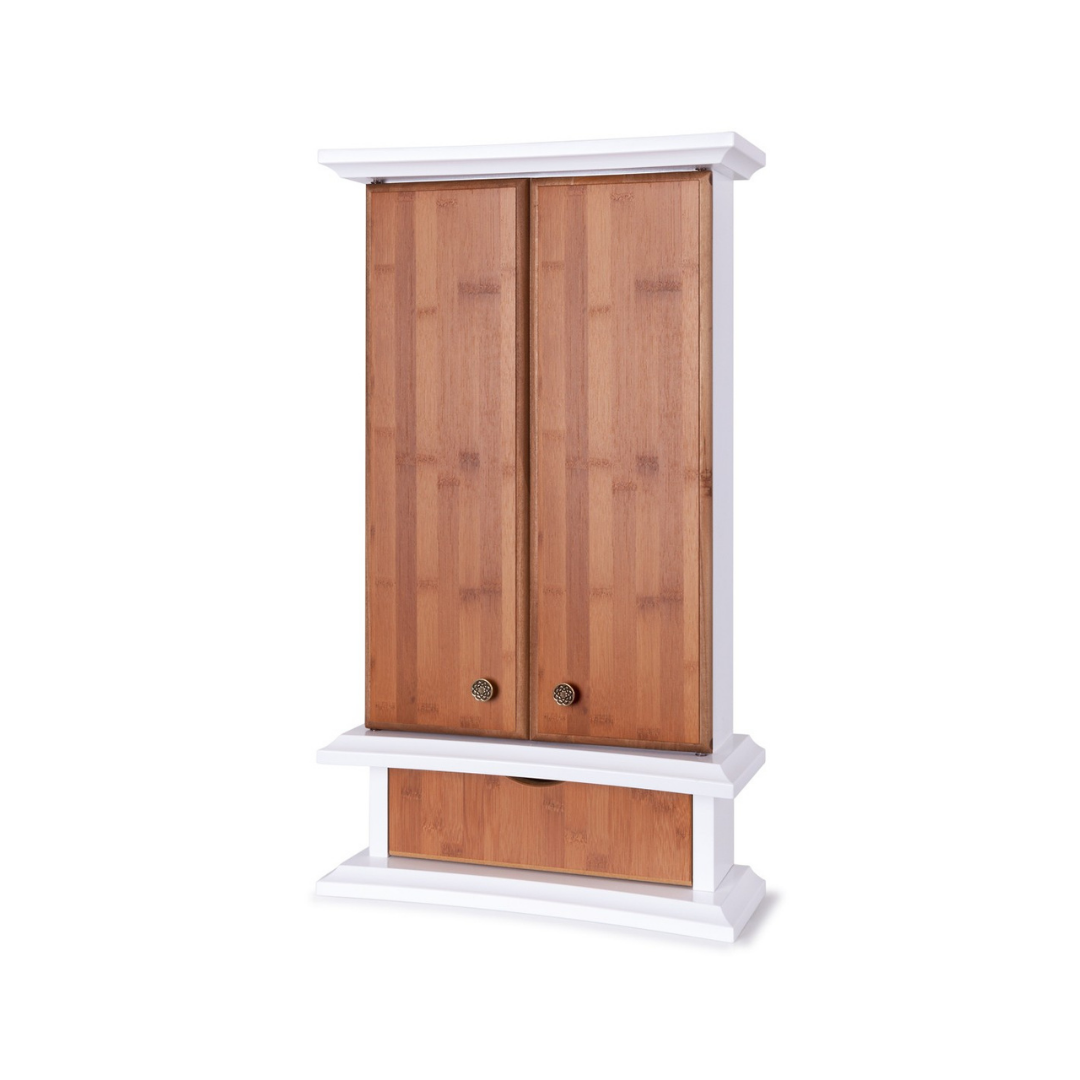 Un mobiletto di legno con due ante e un cassetto su sfondo bianco.