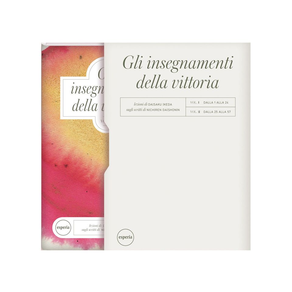A book is open to a page that says gli insegnamenti della vittoria.