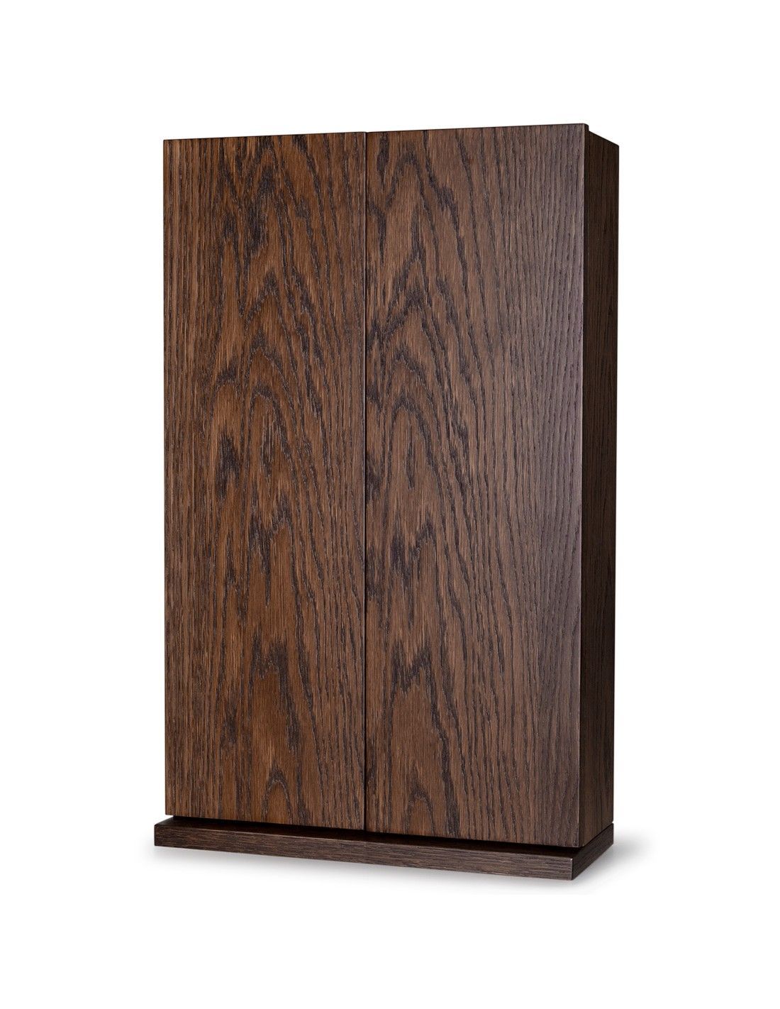 Un mobiletto di legno con due ante su sfondo bianco.