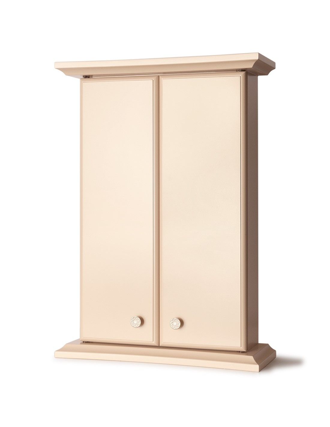 Un butsudan bianco con due ante su uno sfondo bianco.