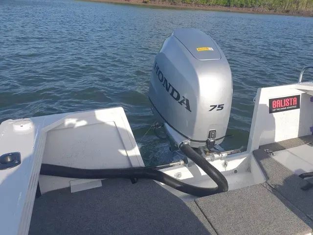 Honda 75 Outboard Motor Attached to The Back of A White Boat, on Water — HiTune Marine In Bentley Park, QLD 