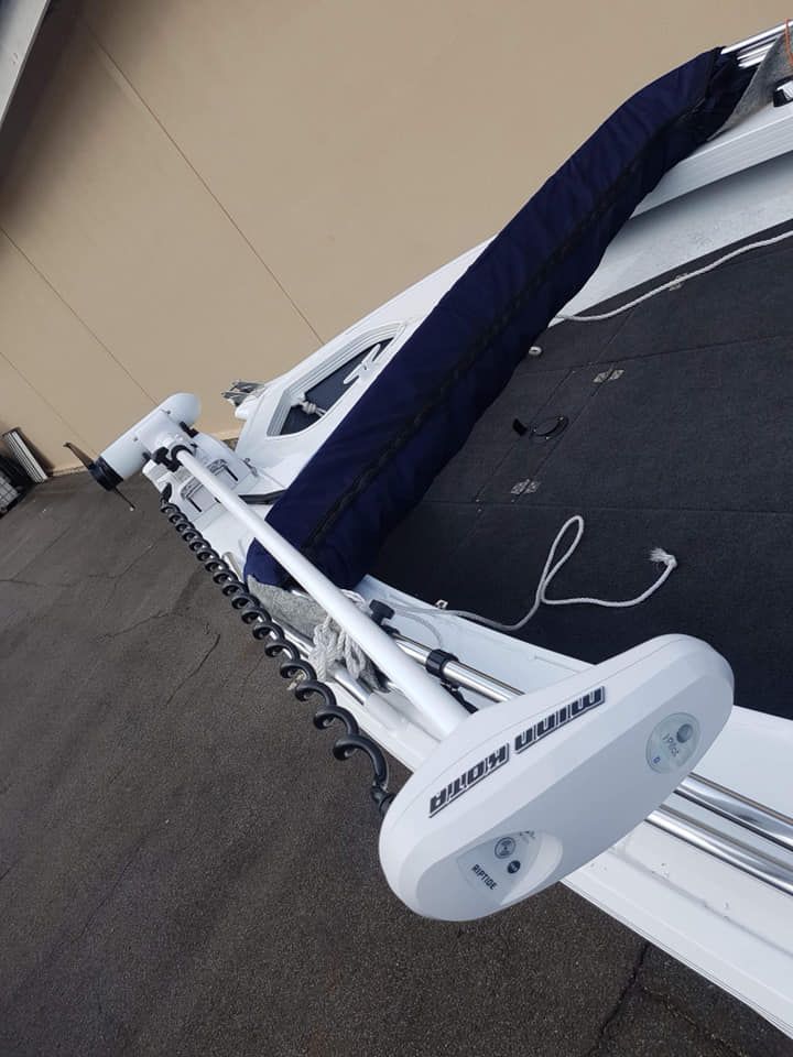 White Minn Kota Trolling Motor on A Boat Deck, Blue Cover — HiTune Marine In Atherton, QLD 