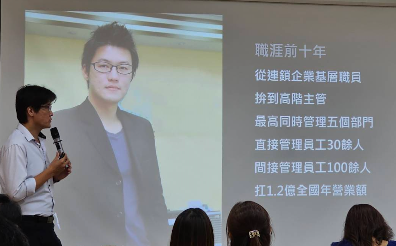 「你的本業安全嗎？」聽前高階主管元賢，如何用三種收入結構，打造一個真正安穩的未來（微康事業機會）
元賢顧問的故事，讓我體會到，真正的「安全感」，從來不是來自一份穩定的工作，而是來自於你對未來風險的「準備」