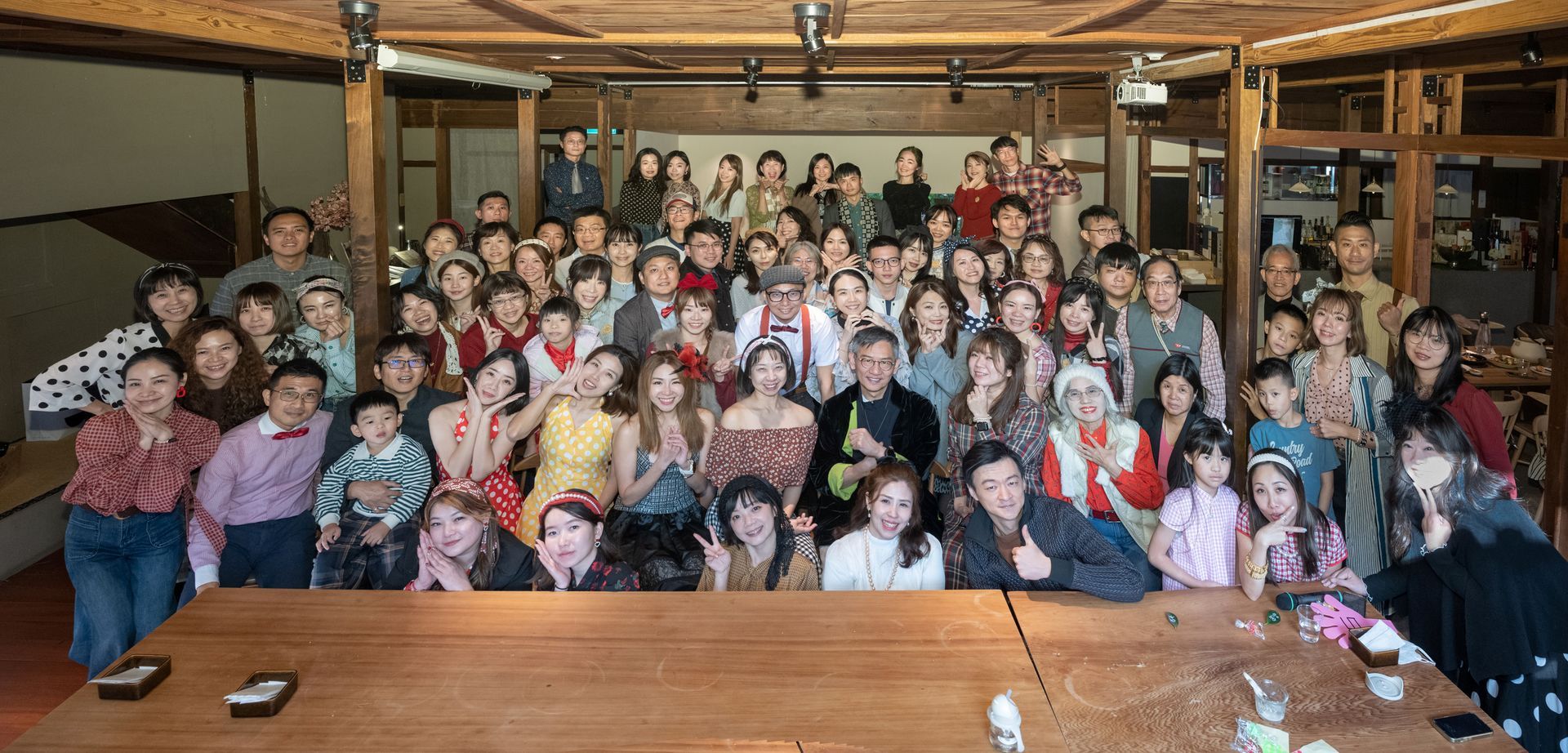 很多人問我:「風扇,減肥真的可以參加聚餐吃美食嗎?」
我的答案是:關鍵在於掌握身體的營養密碼。
在 CNFCD,我們不教你極端節食,而是透過專業教練引導,讓你學會聰明選擇食物。當你建立了正確的飲食習慣