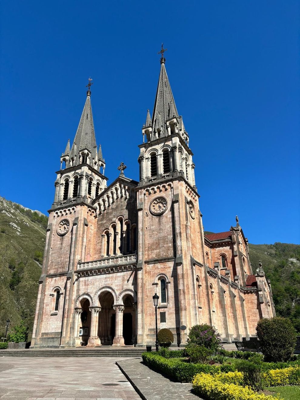 A large church with two towers and a blue sky in the background
