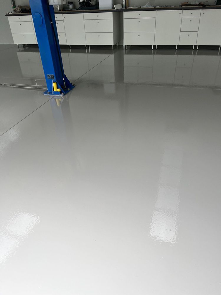 A white floor with a blue column in the middle of a room