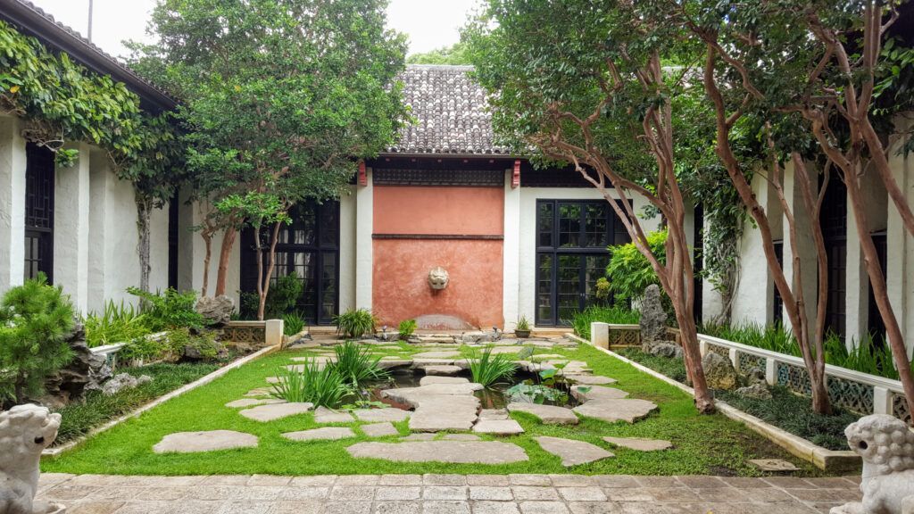 Honolulu Museum of Art courtyard