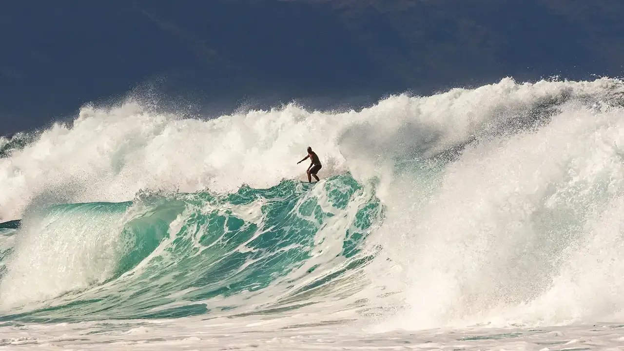 Discover which beaches on the North Shore of Oahu are best for surfing.