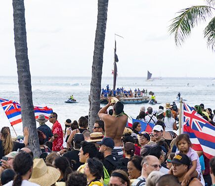 Onlookers greet Hokulea and her crew