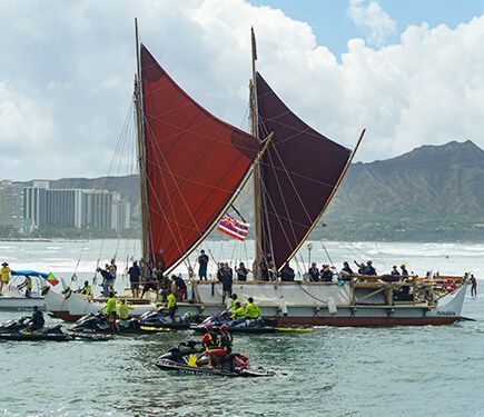 The Hokule‘a returned to a huge crowd of residents and visitors